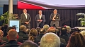 Helmut Peter (links), Michael Kynast (rechts), gemeinsam mit Moderator Ren&eacute; Pfeuffer bei der Er&ouml;ffnung (nnz)