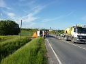 Umgekippter Lkw blockierte B4 (Foto: privat) Umgekippter Lkw blockierte B4 (Foto: privat)