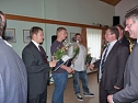 Zeugnisse übergeben (Foto: Karl-Heinz Herrmann) Zeugnisse übergeben (Foto: Karl-Heinz Herrmann)