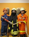 Die Feuerwehr im Kinderhaus (Foto: privat) Die Feuerwehr im Kinderhaus (Foto: privat)
