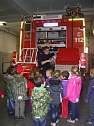 Die Feuerwehr im Kinderhaus (Foto: privat) Die Feuerwehr im Kinderhaus (Foto: privat)