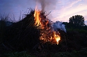 Pfingstfeuer in Obergebra (Foto: M. Randel)