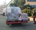 Transport des Linearbeschleunigers mit Gabelstabler (Foto: SHK) Transport des Linearbeschleunigers mit Gabelstabler (Foto: SHK)