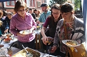 Essen der Kulturen in der Kurzen Meile (Foto: Angelo Glashagel) Essen der Kulturen in der Kurzen Meile (Foto: Angelo Glashagel)