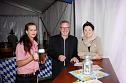 Gewichtiger Gast zum Oktoberfest im Autohaus Peter (Foto: AHP/Fischer)