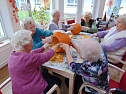 Besuch in der K&uuml;rbisschnitzerei (Foto: privat)