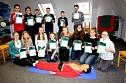 Nach erfolgreichem Reanimationstraining erhielten die Sch&uuml;ler ein Zertifikat der HELIOS Klinik Bleicherode (Foto: J. Weller)
