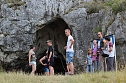 Am Eingang einer pr&auml;historischen Riesh&ouml;hle (Foto: Dieter D. Genske)