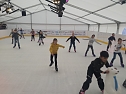 Die Drittklässler hatten viel Spaß auf der Eisfläche. (Foto: privat) Die Drittklässler hatten viel Spaß auf der Eisfläche. (Foto: privat)