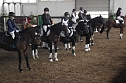 Hoch zu Ross &uuml;ber viele Hindernisse durch die Halle (Foto: Kurt Frank)