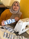 Masken schneidern (Foto: Caritas)