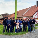 In Wolkramshausen durfte man heute endlich wieder einen Maibaum setzen (Foto: Ren&eacute; Fullmann)
