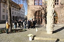Gedenken vor dem Rathaus (Foto: agl)