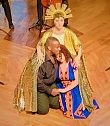 Beeindruckene Schlussszene in der Opernerzählung "AIDA" im Achteckhaus Sondershausen. li. Tenor Marvin Scott (Rolle: Radames); re. Carla Antunes (Rolle: Aida); m.h. Irene Lopez Ross (Tänzerin) (Foto: Eva Maria Wiegand) Beeindruckene Schlussszene in der Opernerzählung "AIDA" im Achteckhaus Sondershausen. li. Tenor Marvin Scott (Rolle: Radames); re. Carla Antunes (Rolle: Aida); m.h. Irene Lopez Ross (Tänzerin) (Foto: Eva Maria Wiegand)