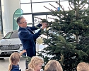 Adventsflair im Autohaus (Foto: AHP)