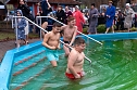 Traditionelles Anbaden im Neust&auml;dter Freibad bei f&uuml;nf Grad Wassertemperatur  (Foto: S.Teztel)