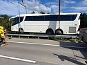 Verungl&uuml;ckter Bus an der A38 (Foto: S. Dietzel)