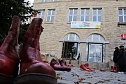 Aktion "Rote Schuhe" vor dem Nordh&auml;user Rathaus (Foto: agl)