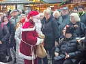 Peter Blei unterwegs auf dem Weihnachtsmarkt (Foto: Peter Blei)