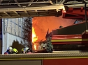 Wohnhaus in Flammen (Foto: S. Dietzel)