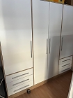 Kleiderschrank