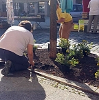 Bild: Arbeiten am Zierbrunnen (Foto: privat)