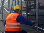 Der Deckel wird draufgesetzt (Foto: nnz)