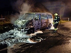 Ein Kleintransporter brennt bei Nordhausen v&ouml;llig aus. (Foto: privat)