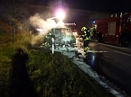 Ein Kleintransporter brennt bei Nordhausen v&ouml;llig aus. (Foto: privat)