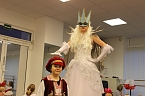Die Eleven des Tanzstudios Radeva &uuml;ben die "Schneek&ouml;nigin" ein (Foto: Angelo Glashagel)