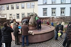Der erste Brunnen ist geschm&uuml;ckt - das Nordh&auml;user Meerpferdchen verzierten die Sch&uuml;lerinnen und Sch&uuml;ler des F&ouml;rderzentrums Pestalozzi (Foto: Angelo Glashagel)