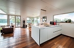 Massives Holzhaus in drei Tagen gebaut (Foto: "esendo.de")