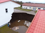 Treffen am Erdfall (Foto: nnz)