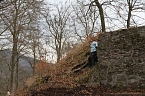Voller Arbeitseinsatz &uuml;ber Ilfeld - gut 40 Personen waren heute auf dem Burgberg &uuml;ber der Stadt aktiv (Foto: Angelo Glashagel/Kathleen Hahenmann)