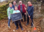 Voller Arbeitseinsatz &uuml;ber Ilfeld - gut 40 Personen waren heute auf dem Burgberg &uuml;ber der Stadt aktiv (Foto: Kathleen Hahenmann)