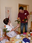 Blumen f&uuml;r die Damen - Frauentag im Sonnenhof (Foto: Sandra Hoche)