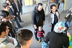 Zwei Monate fotografierten 14 Kinder und Jugendliche aus Deutschland, Afghanistan und Syrien und lernten sich kennenund (Foto: Angelo Glashagel)