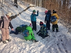 Klasse Wald!: Die Kinder der Kita Bleicheröder Knirpse hatten Glück: An ihrem Waldentdecker-Tag lag Schnee. So konnten sie zahlreiche Tierspuren finden. (Foto: privat) Klasse Wald!: Die Kinder der Kita Bleicheröder Knirpse hatten Glück: An ihrem Waldentdecker-Tag lag Schnee. So konnten sie zahlreiche Tierspuren finden. (Foto: privat)