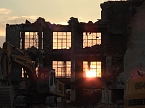 Abendlicht in der Ruine - Drei Steiff wird abgerissen (Foto: Peter Blei)