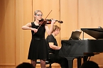 Junge Geiger im Konzert (Foto: Karl-Heinz Herrmann)