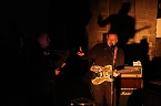 Geburtagsparty mit Rock und Dudelsack - vor der Frauenbergkirche wurde gestern f&uuml;r einen guten Zweck gefeiert (Foto: Angelo Glashagel)