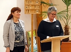 Corina S&auml;nger, stellvertretende Vorsitzende des Ausschuss  Zukunftswerkstatt, berichtet mit Gerda Leidel, Ausschuss-Mitglied, &uuml;ber  die Arbeit des Ausschusses und die vergangenen Werkst&auml;tten. (Foto: R. Englert)