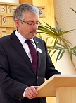 Superintendent Andreas Schwarze h&auml;lt seinen allj&auml;hrlichen  Bericht des Superintendenten mit R&uuml;ck- und Ausblicken (Foto: R. Englert)