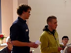 Arvid B&uuml;ntzel und Johannes Hartke bringen den Antrag der Jugendsynodalen ein (Foto: R. Englert)