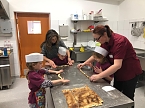 Martinsbrezelbacken im Caf&eacute; mittendrin (Foto: privat)