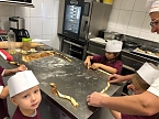 Martinsbrezelbacken im Caf&eacute; mittendrin (Foto: privat)