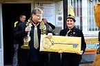 Schlüssel übergeben (Foto: Bernd Peter) Schlüssel übergeben (Foto: Bernd Peter)