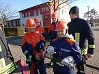 Fr&uuml;h &uuml;bt sich, wer ein L&ouml;schmeister werden will (Foto: Ch. Burkert)