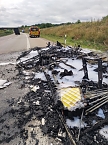 Bild: Wohnwagen brannte auf der Autobahn (Foto: Feuerwehr Grosswechsungen)