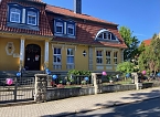 Bild: Freude an Blumen entwickeln die kleinen G&auml;rtner (Foto: Sylvia Kirhacz)